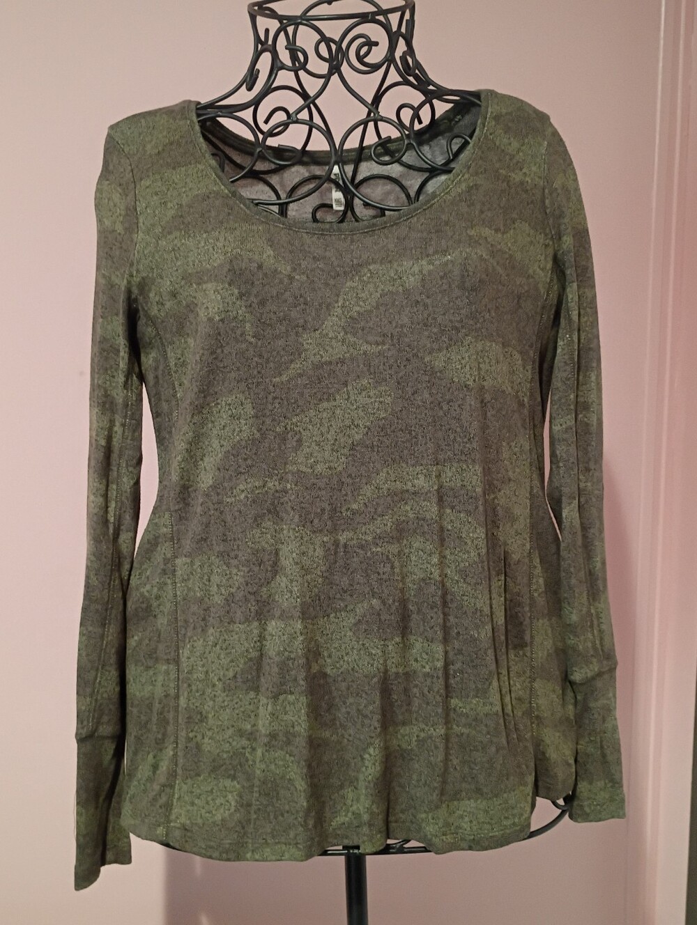 🌻 Mudd Oversized Fit Camo Long Sleeve Scoop Neck Top Size XXS